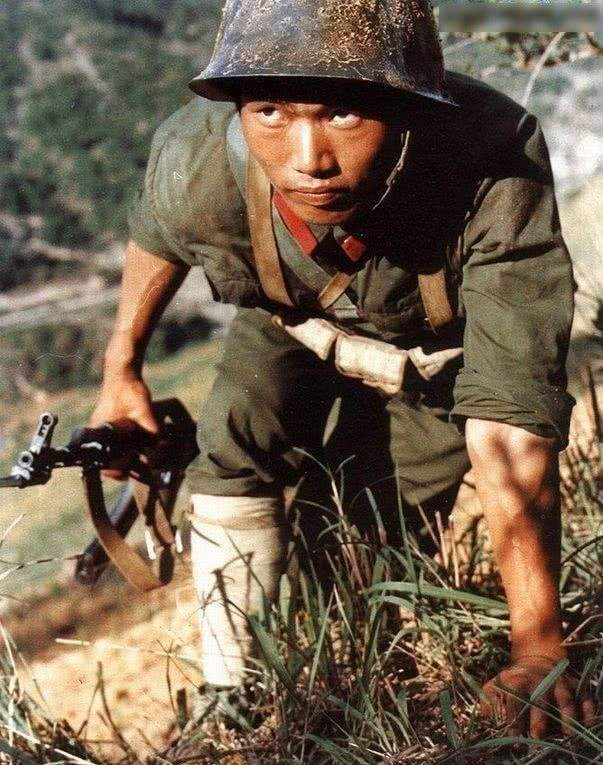 原创1979年2月19日,这个解放军战士以一己之力救了300人的命