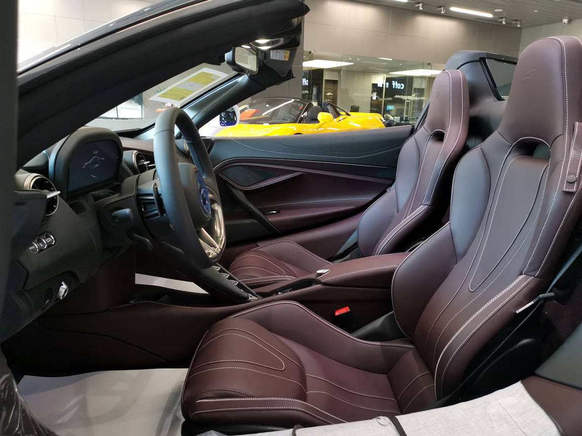 迈凯伦720sspider硅白黑红