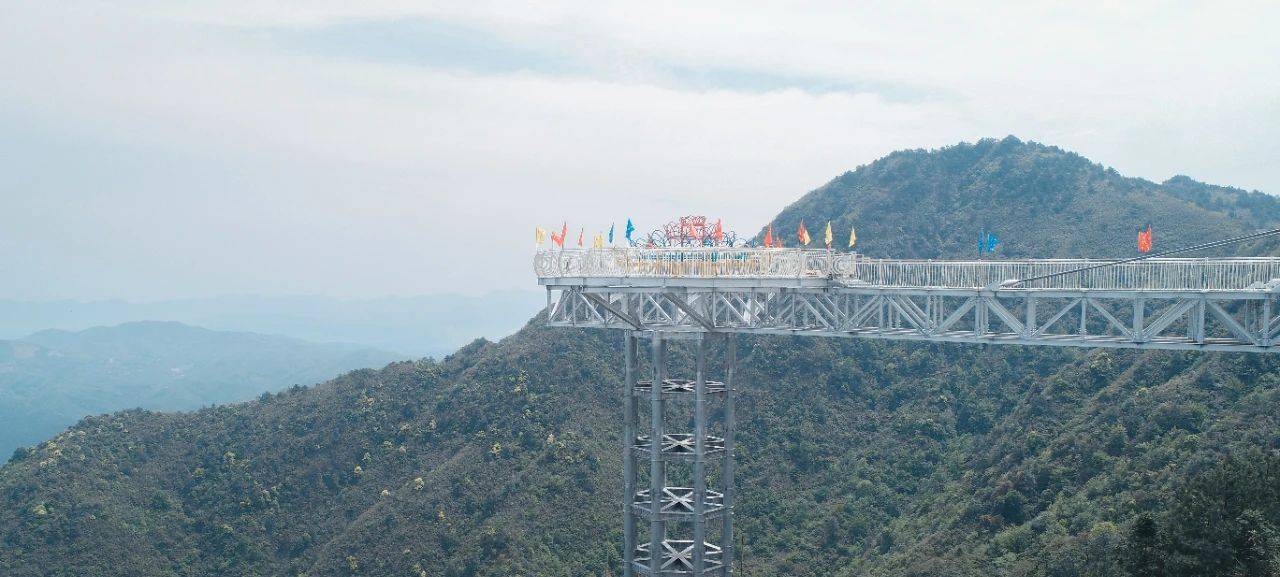 漫步云端惊险刺激,这座仙山上的玻璃悬廊你敢来打卡吗?_葛仙村