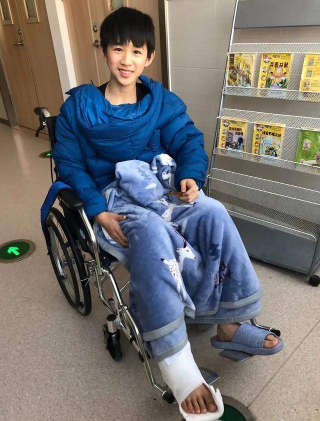 演《隐秘的角落》朱朝阳的荣梓杉是第二个吴磊吗?他把黄渤当目标