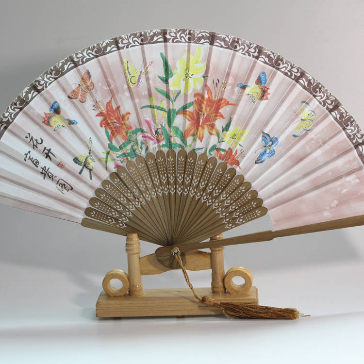 最美7月扇形飞舞!爱美女人爱上传统折扇!