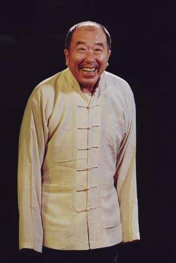 在众多话剧,电影,电视剧版的《阿q正传》中,只有雷恪生老师真实还原