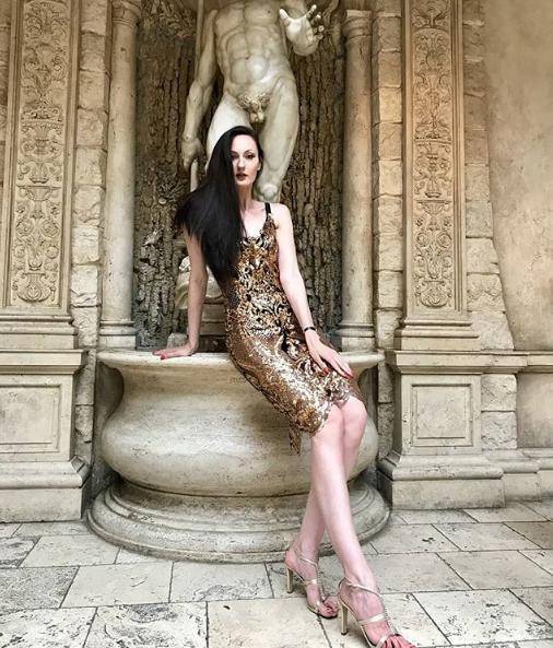 俄罗斯美女腿长1米3!专爱穿细跟恨天高,结果32岁还没男人敢娶