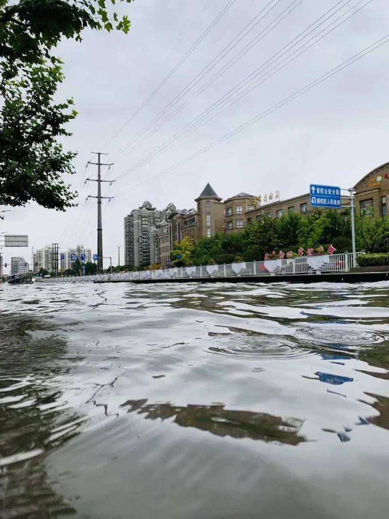 上海第一高楼竟漏雨?从60楼漏到9楼?暴雨:这锅我不背