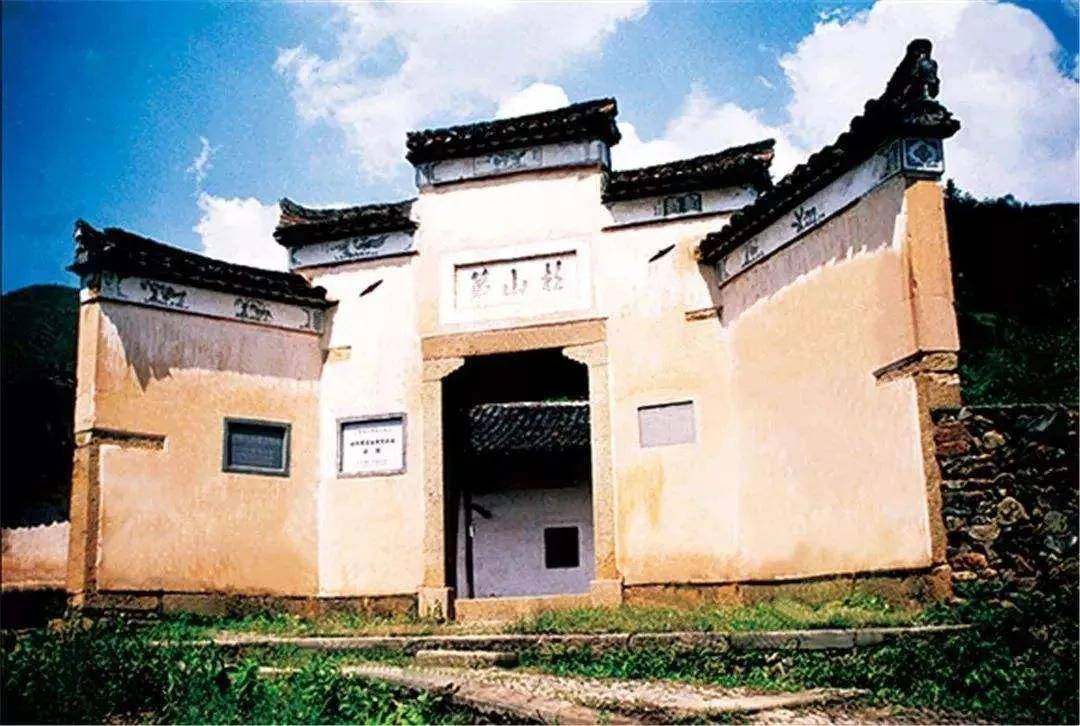 周建屏等许许多多革命先烈,涌现了李井泉,舒同等一批临川籍的开国元勋