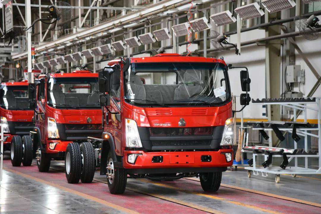 济南轻卡制造部6月份月产突破18000辆_中国重汽