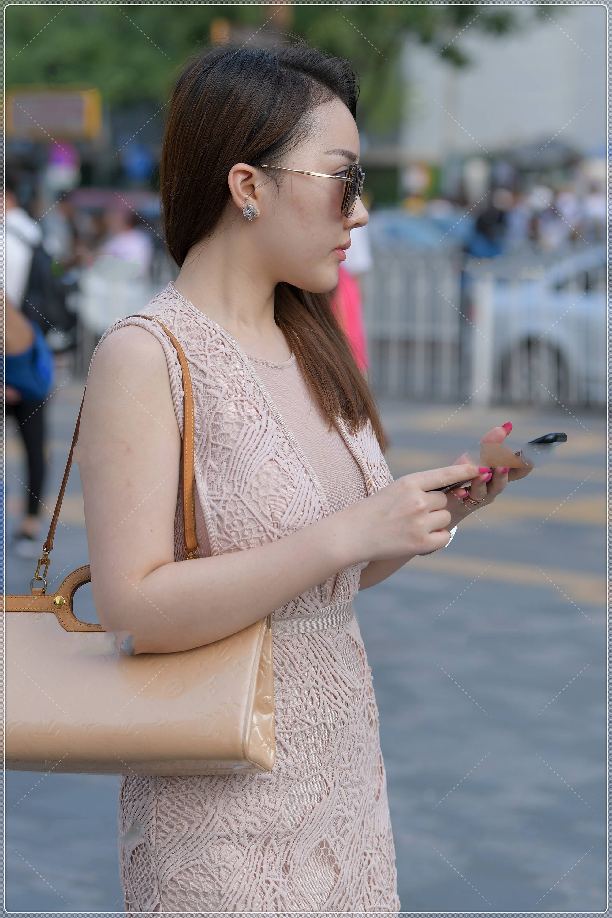 原创淡粉色无袖连衣裙,类似设计散发女性魅力,仙气十足