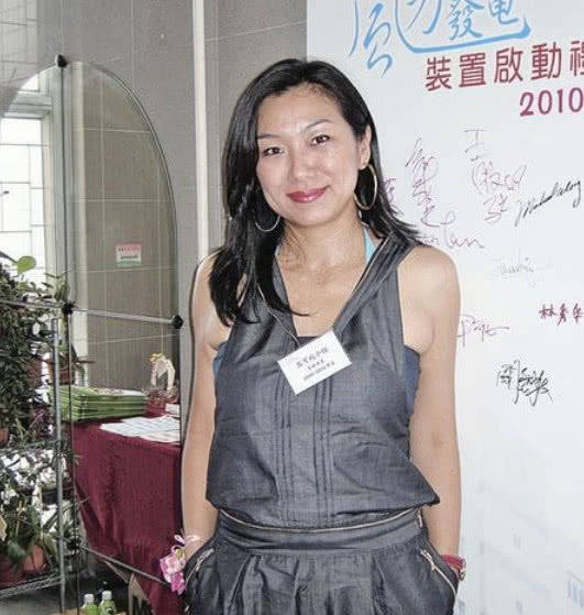 40年选美史最丑港姐,50岁自曝忍了老公16年,夫妻相处成谜_莫可欣