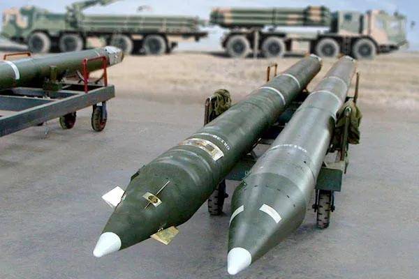 此次在打靶中露面的新型300毫米远程火箭弹头部增加了四片气动小翼