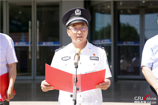 内蒙古出入境边防检查总站副总站长何卫平.