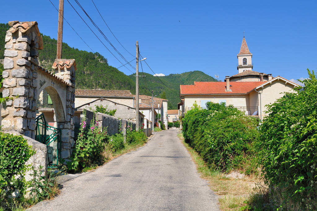 乡村旅居民宿建设有哪些方法?民用房屋自建违法吗?