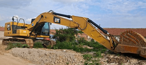 智造问答|卡特挖掘机发动机加不了速,转速不够如何检查维修