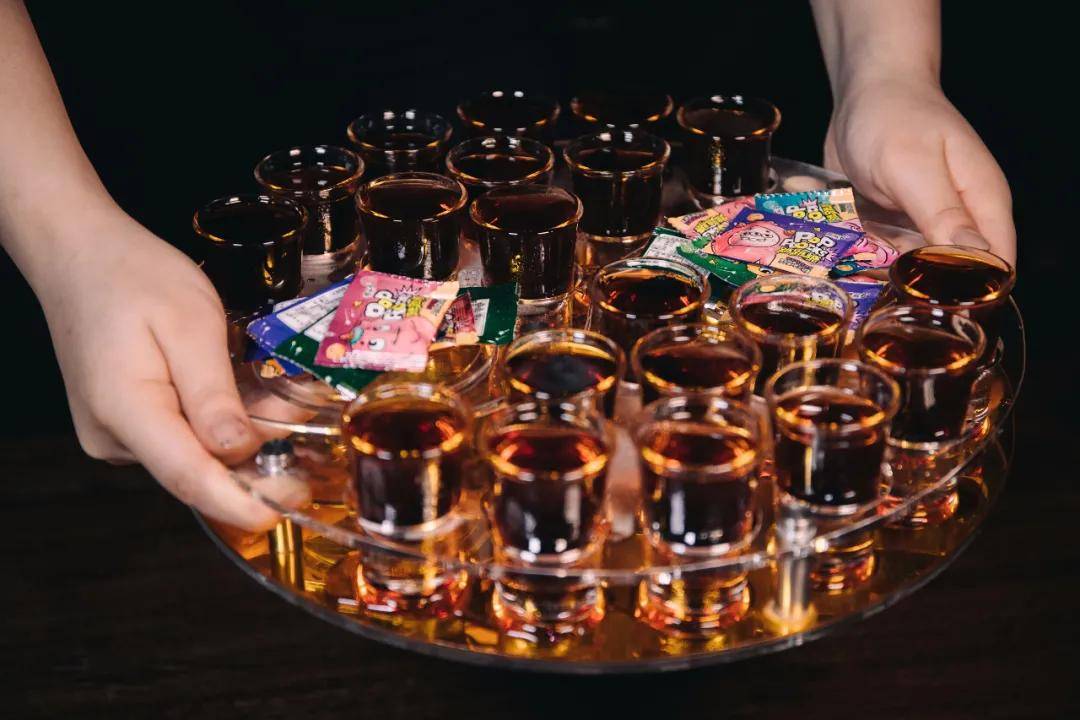 贰麻酒馆南滨路开业点燃重庆微醺之夜