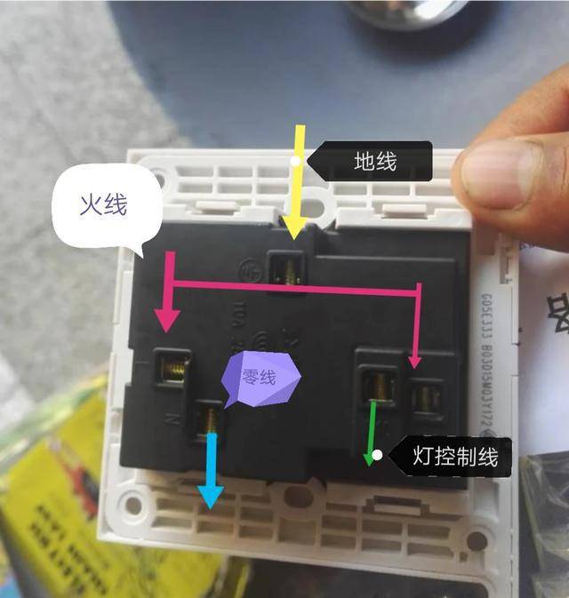 那麼只需要把火線引進插座和開關的的l端,零線進插座的n接線端,普通燈