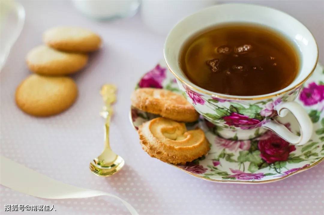 中西方文化的差异也体现在喝茶上!