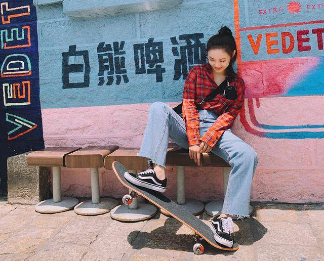 原创吴佳怡爽剧开播!这是要超越魏璎珞的节奏?生活中却是甜美小娇娘