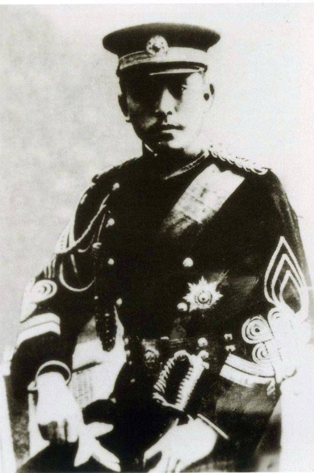 张永成是早年入伍,为袁世凯小站练兵老人,曾任第三镇第六协协统,1910