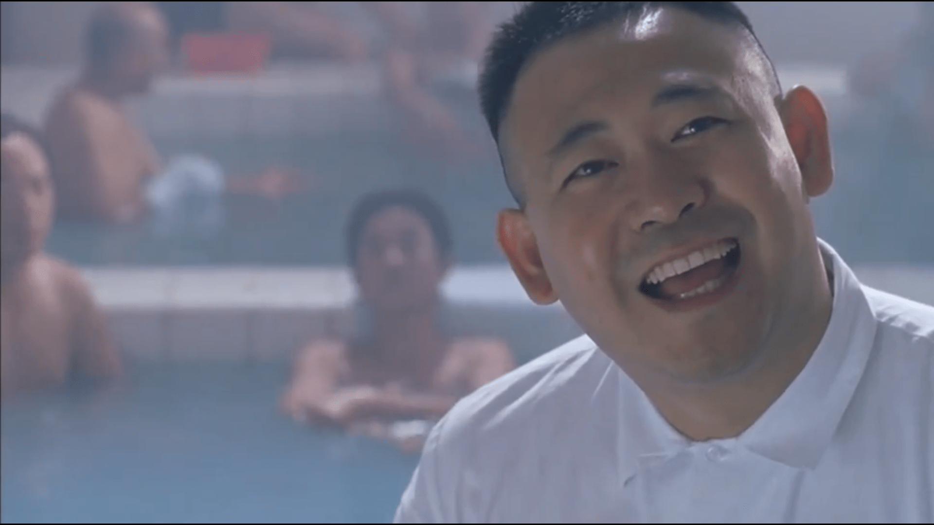 高分冷门电影《洗澡》,当传统文化面对现代文明,该何去何从_澡堂