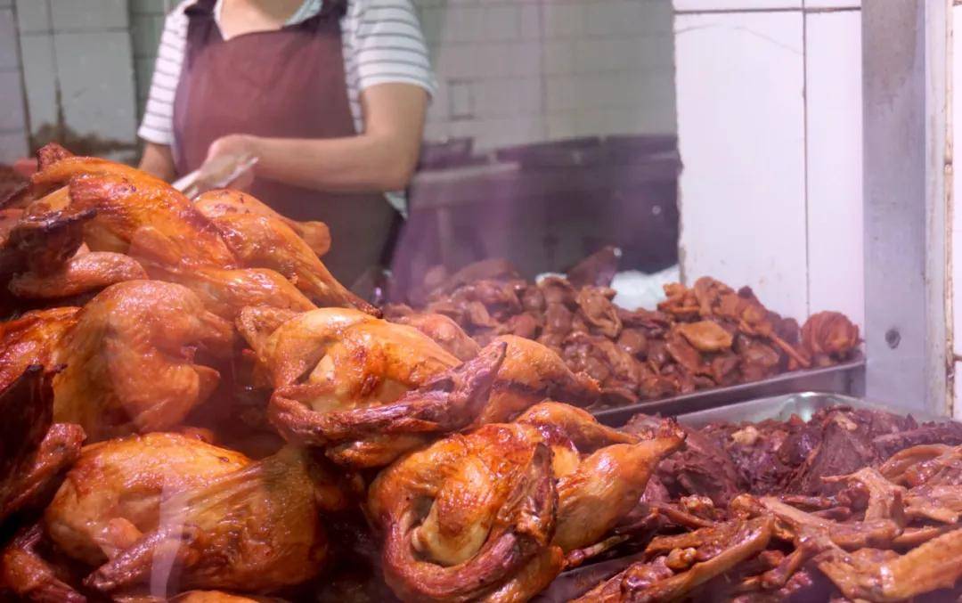 停留在舌尖上的回忆 如果要问庆安子弟们印象最深刻的事情有哪些,美食