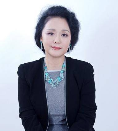 "中国第一寡妇"廖学秋, 4岁失双亲, 2013年遭乐嘉突吻, 66岁仍单身