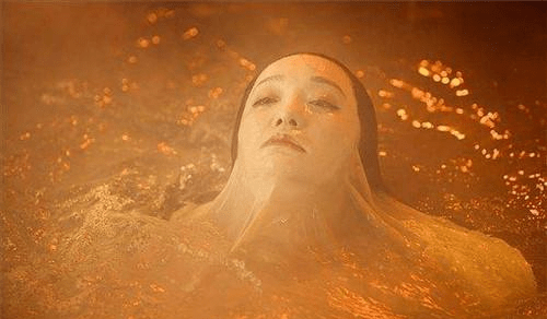 清朝一幅女鬼图放大10倍后你看她在做什么网友越看越诡异美女