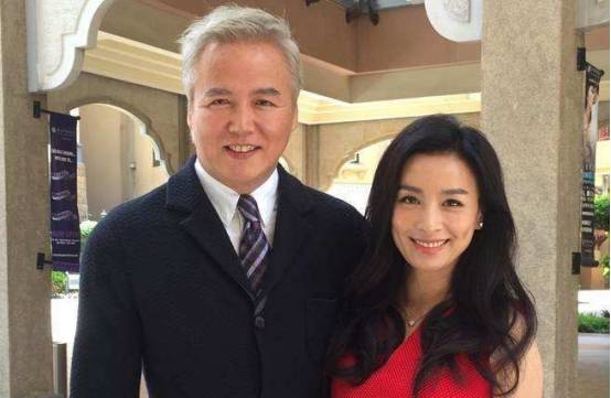 林瑞阳早就跟张庭勾搭在一起,甜蜜牵手同游,这简直就是楚濂本濂好吗!