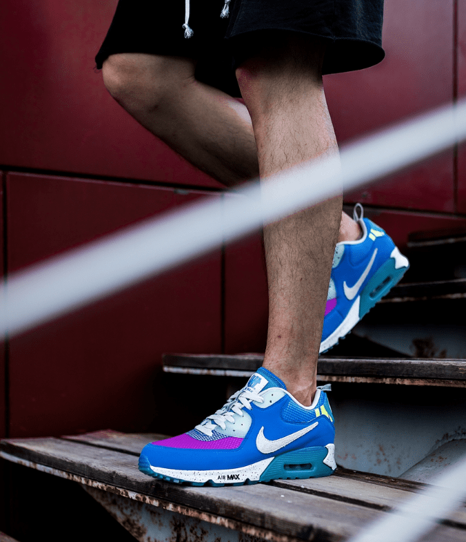 undefeated x air max 90蓝果冻色上脚效果,吸睛指数爆棚!_耐克