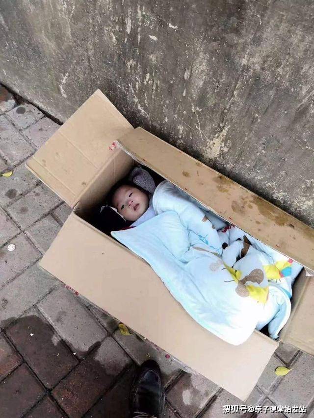 母亲含泪抛弃9月男婴:过期的奶粉,18岁的生父,谁为生命买单?_孩子