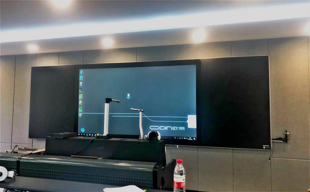 欧帝智慧教室互动黑板走进深信院数字化音乐教室