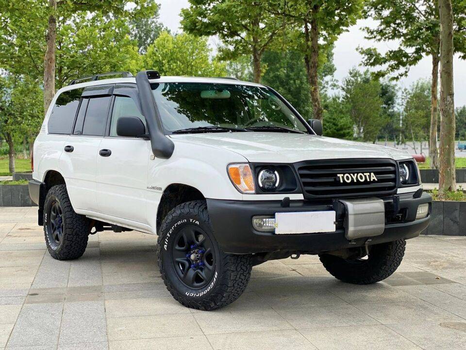 最经典的丰田陆巡亮相!精致圆形led灯组 8缸动力,四驱真霸气!