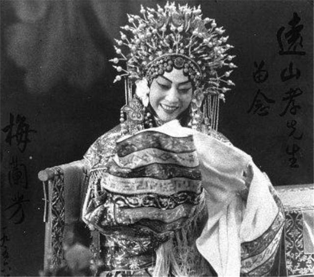 梅兰芳到底多有钱,50年代月薪2100,出场费十根金条,什么概念?_梅艳芳