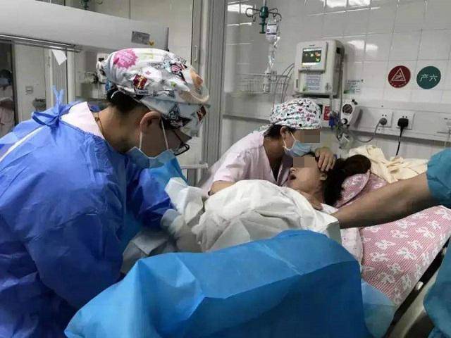 原创产妇生孩子时,让谁陪产更合适?不是妈妈也不是婆婆,还有这个人