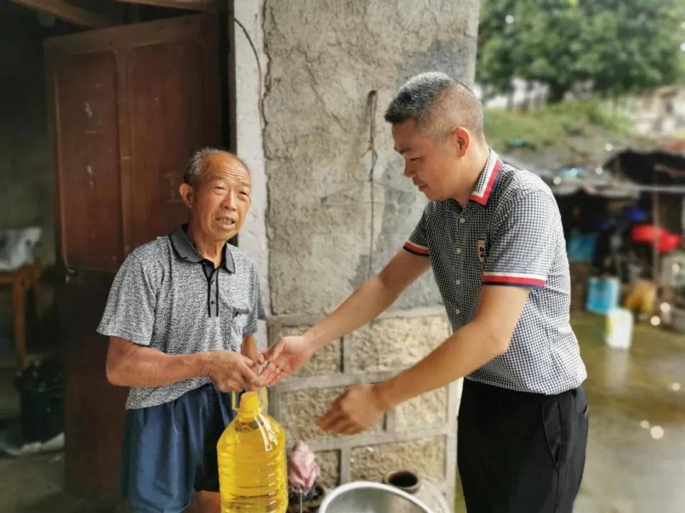 浙江圣达公司党委书记朱勇刚不忘初心送温暖