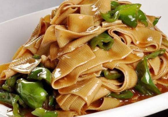 圆椒豆腐皮凉拌莴笋鸡蛋肉饼豆腐糯米糍的做法