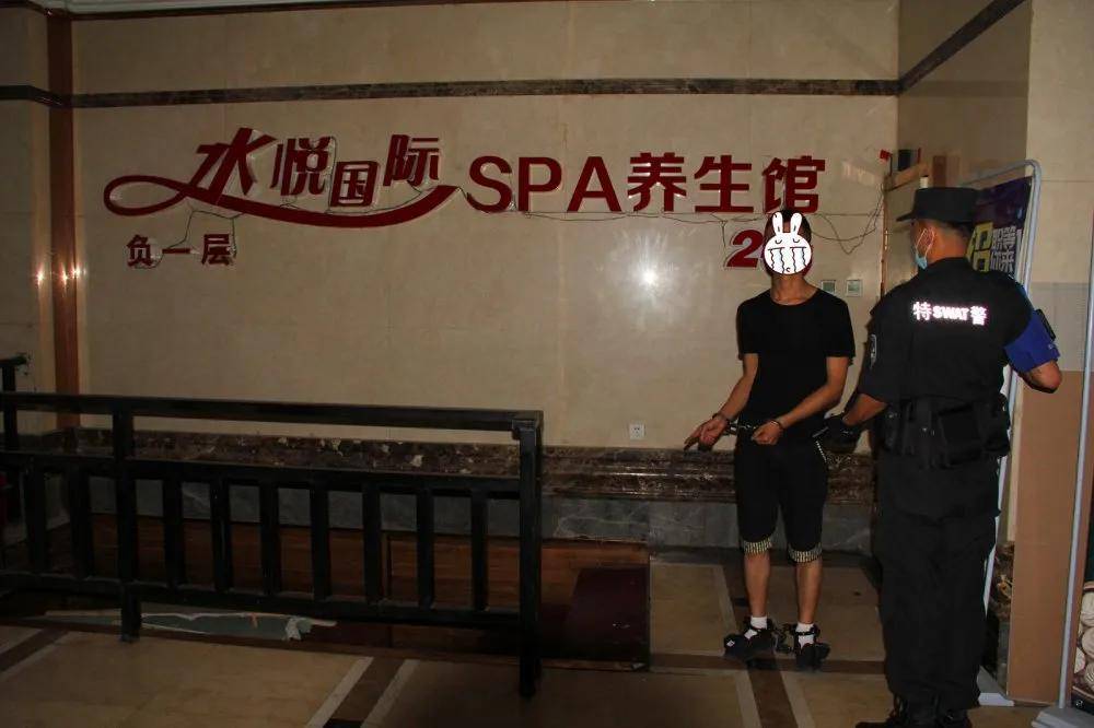 兰州公安持枪出动:10人卖淫嫖娼被抓!