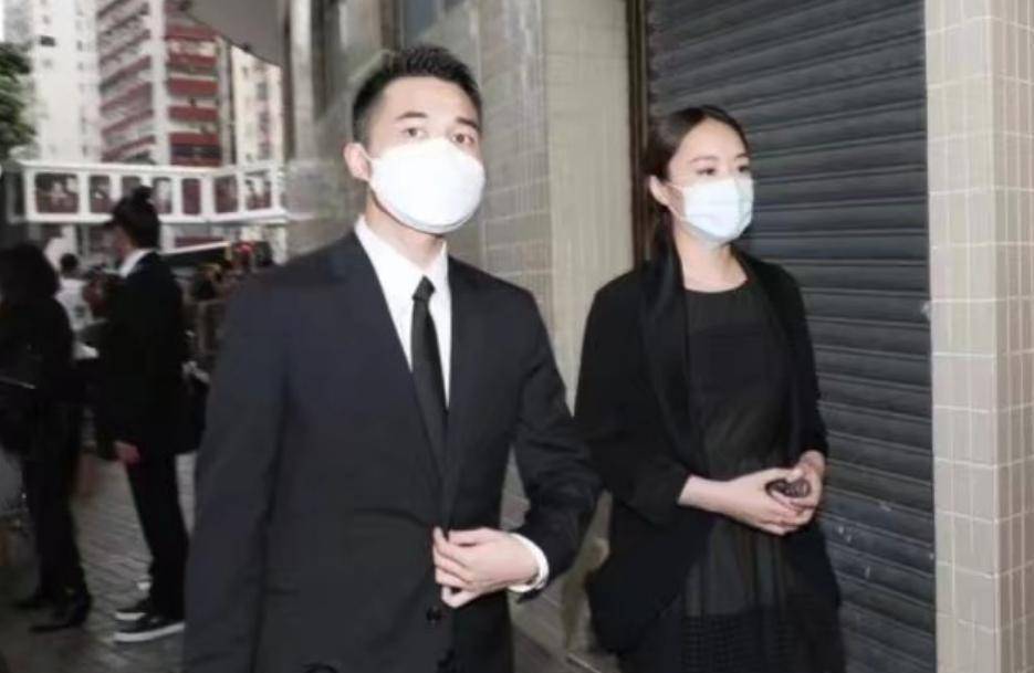 赌王出殡后陈滢与何猷亨亲密出游疑似复合