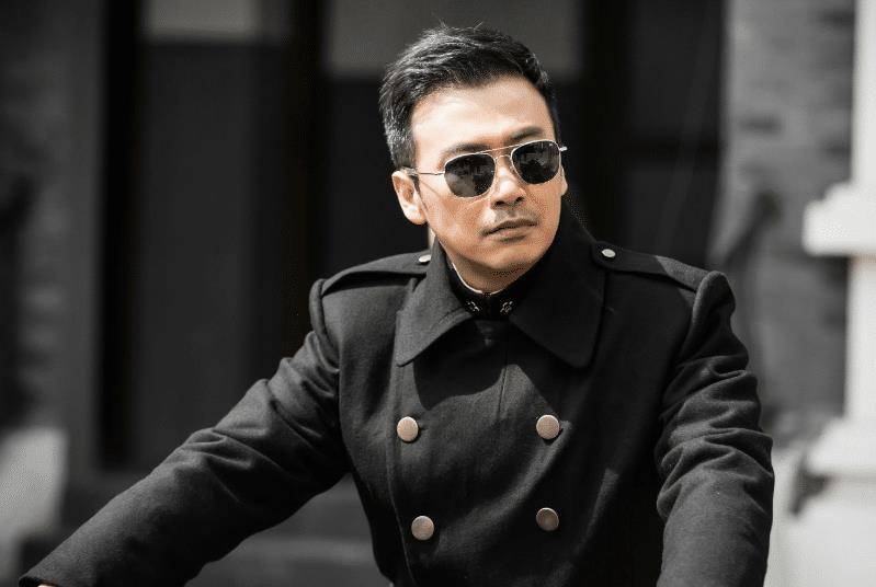 柳云龙在演技方面是很有实力的,而且《胜算》也是柳云龙监制的电视剧