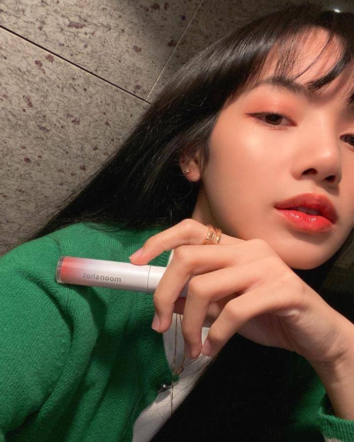 团队中也只有jennie差强人意,而lisa 在韩国也就是二三线的女歌手