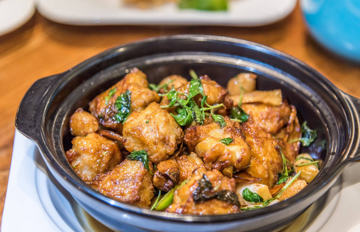 台式三杯鸡,是很有特色的一道美食,浓郁的台湾味道,香甜软嫩很是诱人