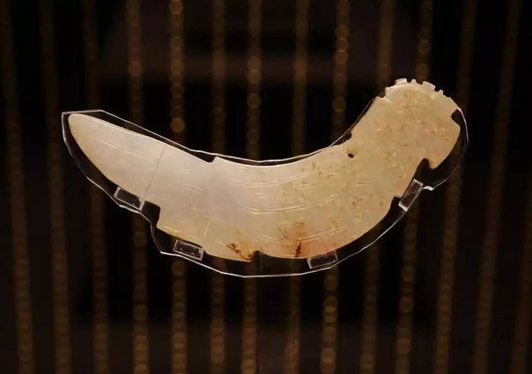 安阳殷墟博物馆妇好墓 和田白玉玄鸟形玉饰