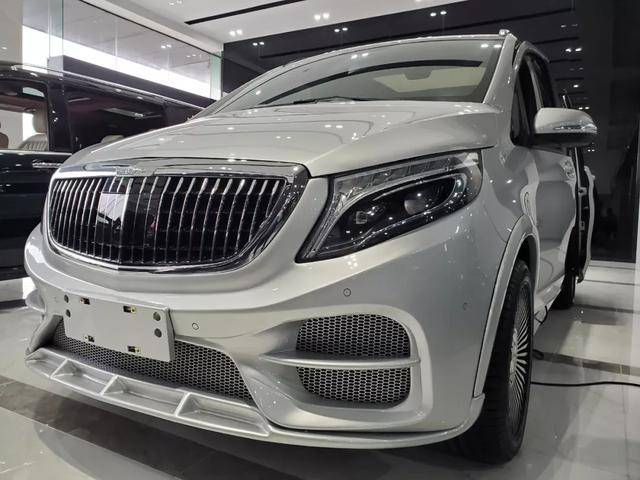 奔驰迈巴赫经典亮相豪华内饰演绎成功者的极致追求