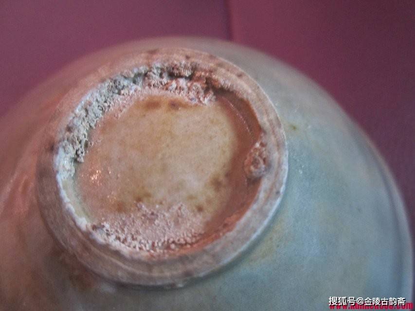 五代和宋代耀州窑青瓷的底足照片