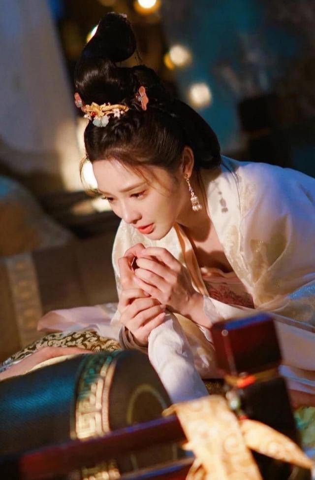 仙剑四彭小苒要和姜贞羽比美了?一起出演仙剑四,两人撞风格了啊