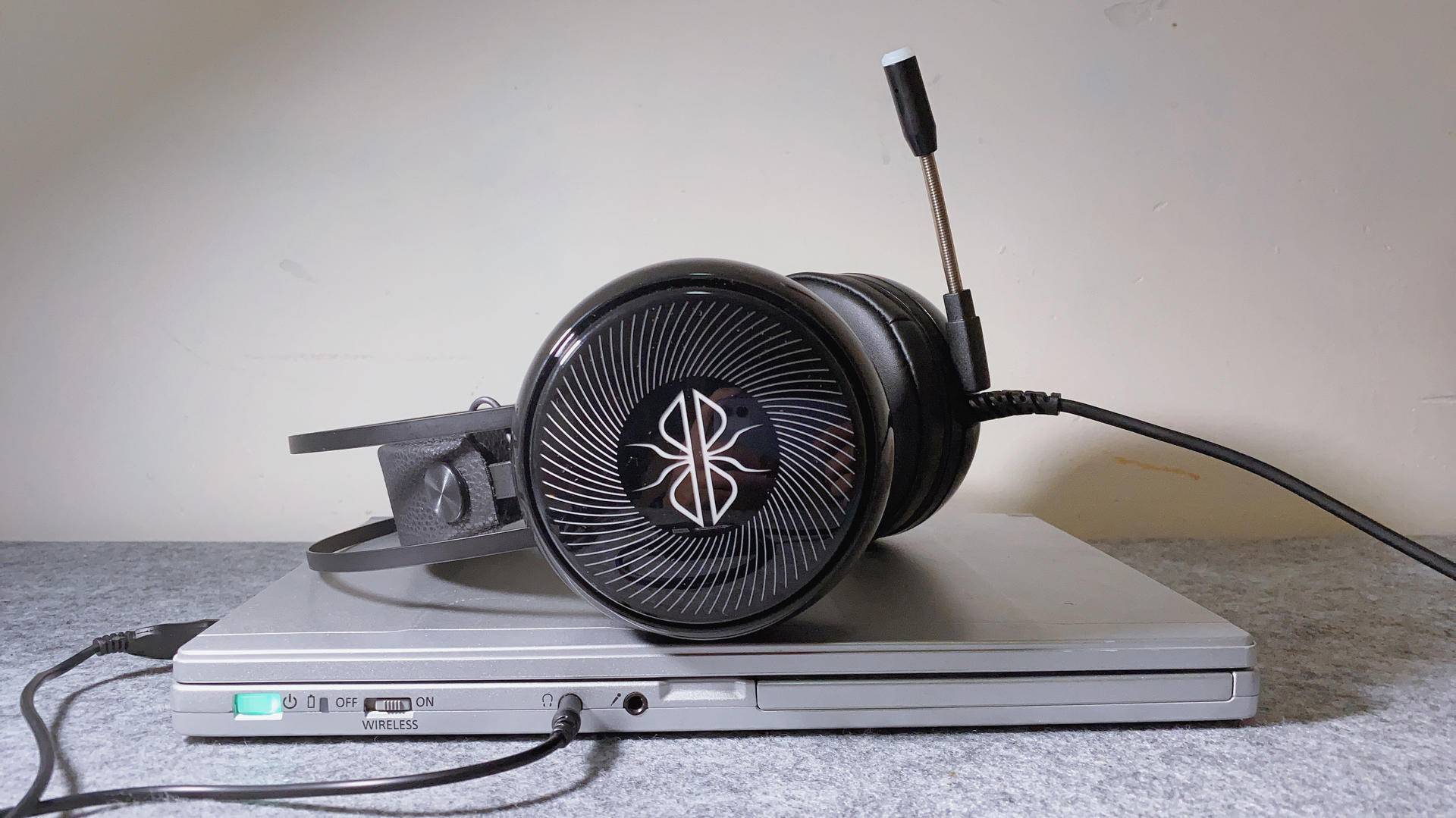 百元头戴式游戏耳机dacom佩戴舒适还有光