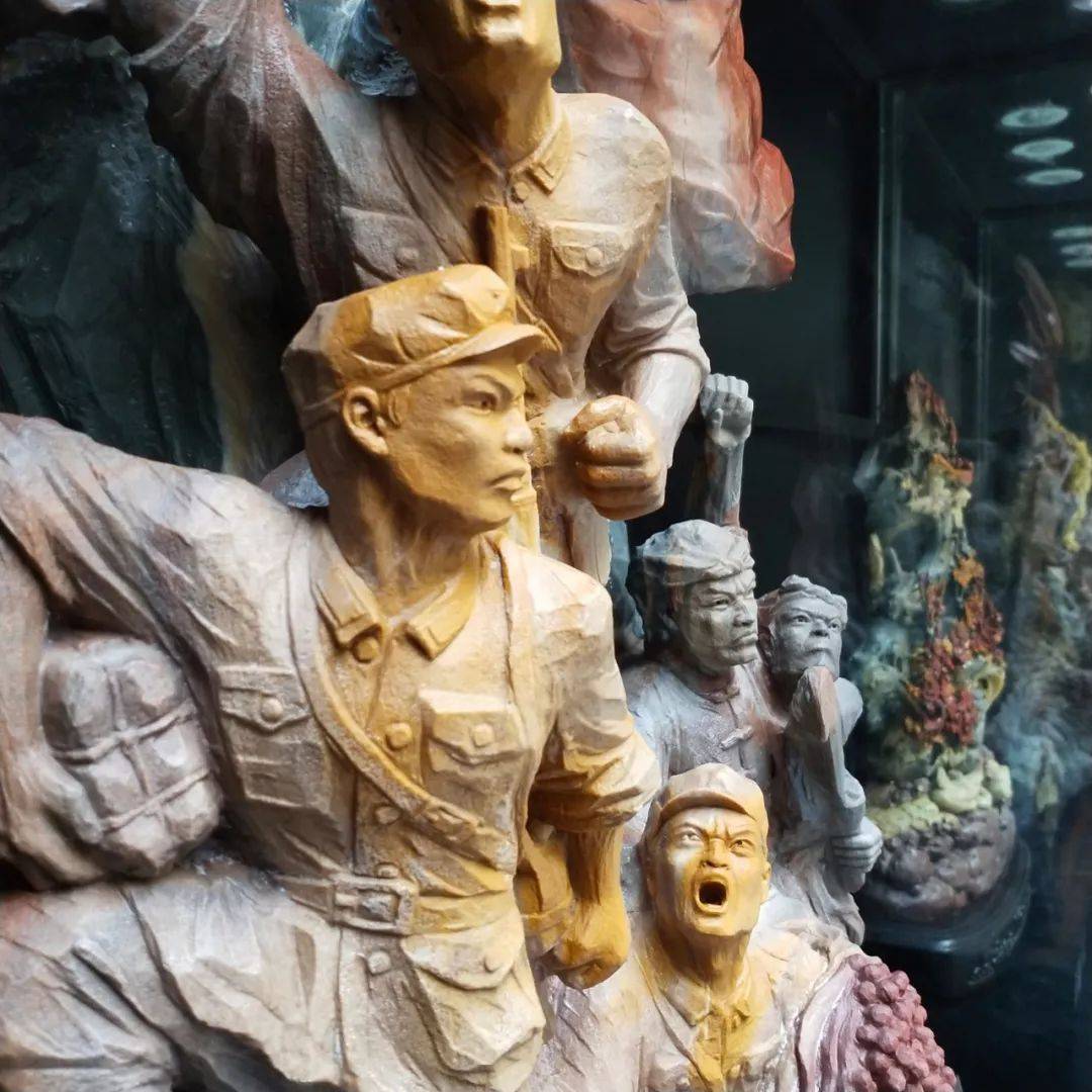 每日一品| 青田石雕作品《峥嵘岁月》