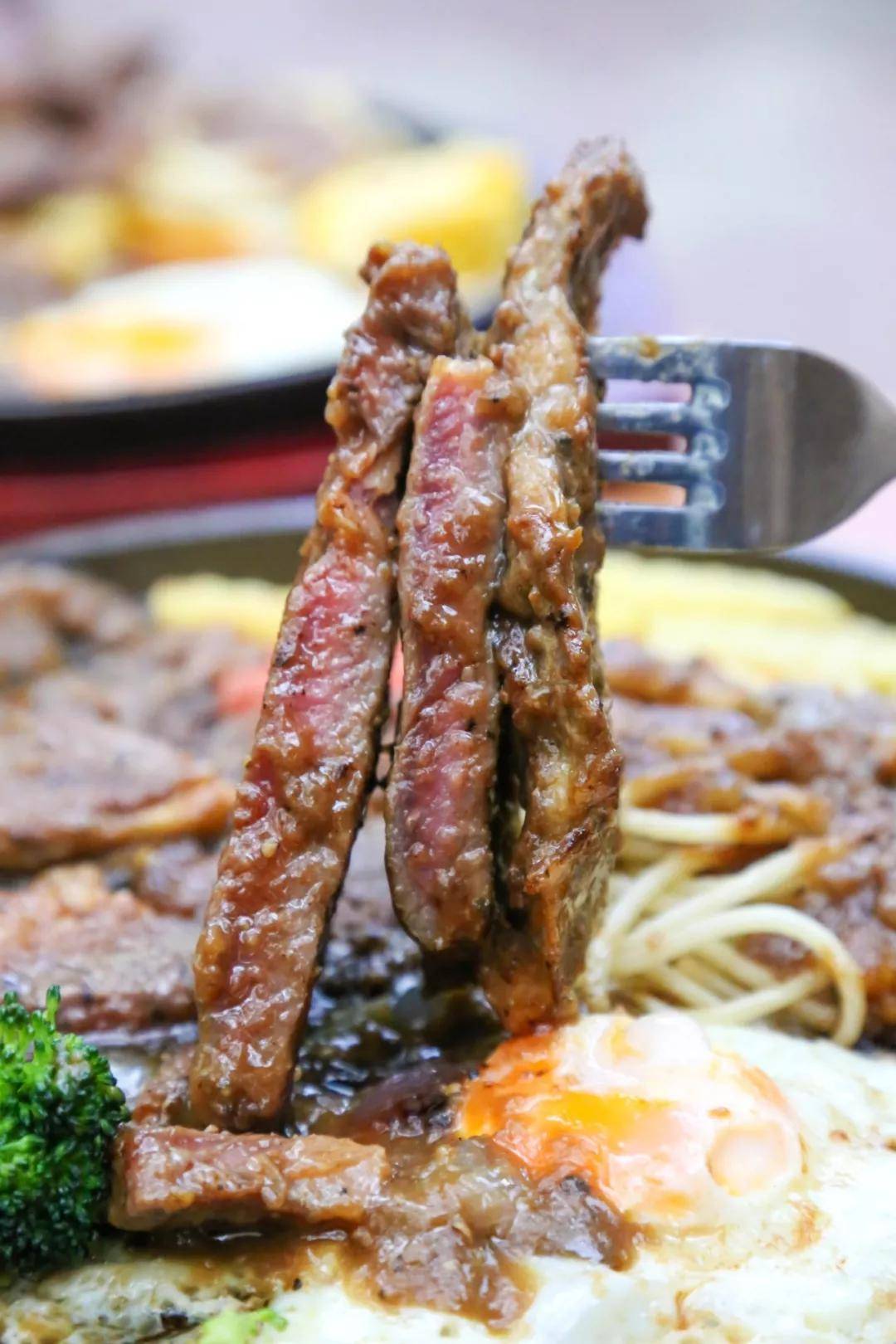 火爆抖音的街头牛排食材超厚原切牛排只卖路边摊的价格