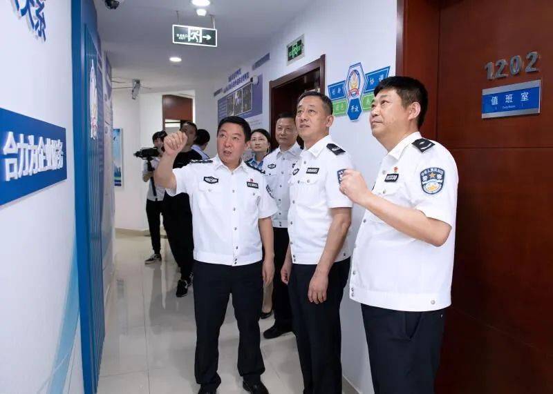 刘旸到南京市公安局合成服务中心调研指导工作