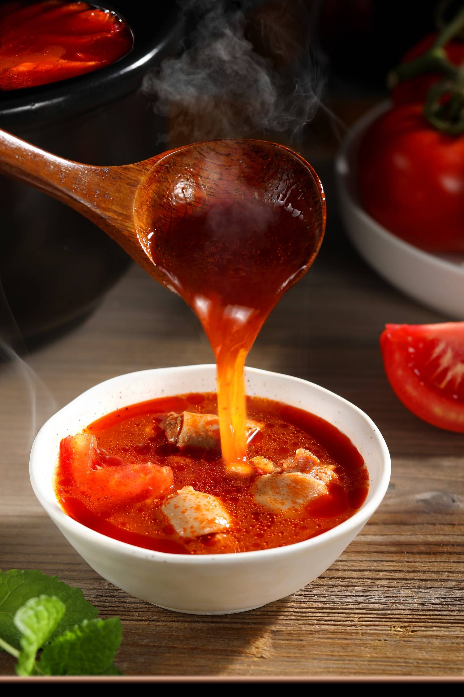 让这碗汤诗爷番茄牛尾汤承包这个雨季!