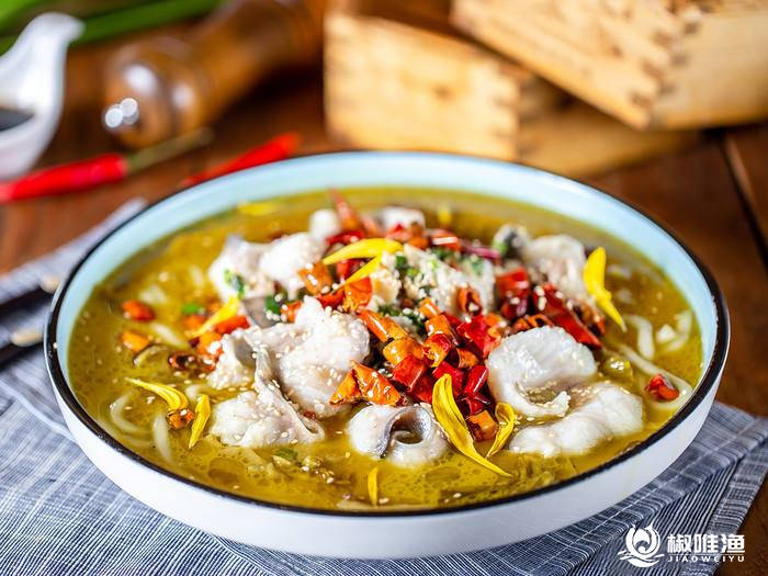 夏天刁钻的胃口该怎么满足?酸甜开胃的椒唯渔酸菜鱼就可以