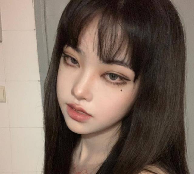 同样是cos富江,腐团儿用手电筒吓人,而她用实力让原作者点赞_小伙伴